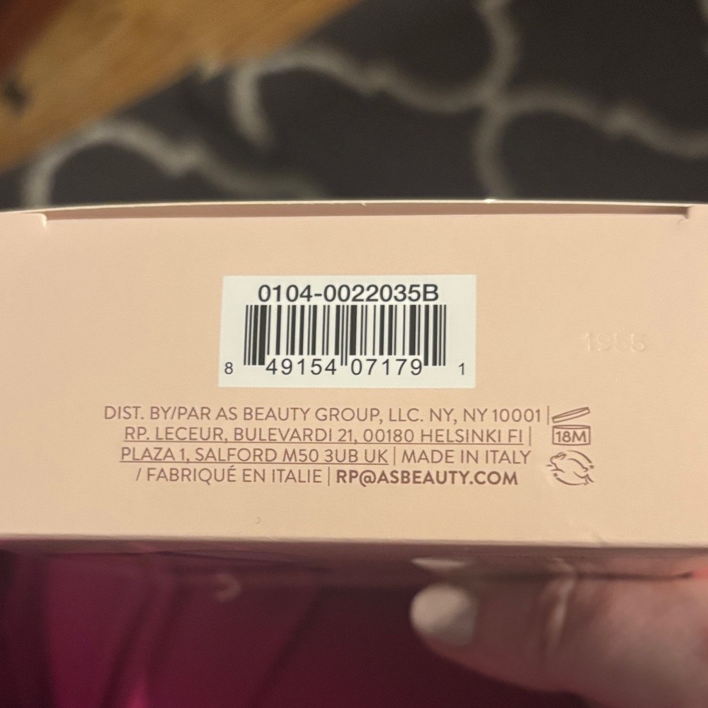 Laura Geller Double Take Foundation in Orange Packaging - Picture 3 of 3